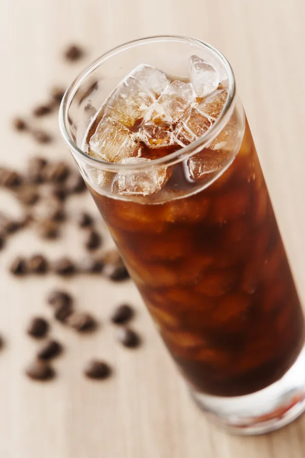 ランチタイムに無料でお出しする自家焙煎アイスコーヒー（コールドブリュー）